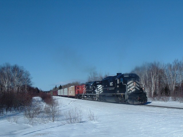 NBEC 6904 with train NBEC 402 in Belledune